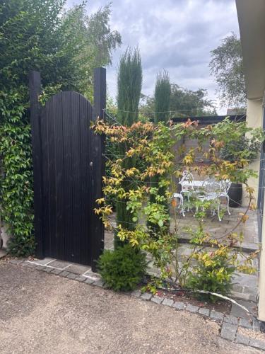 Oxford Garden Luxury Studio - Tap to explore photos