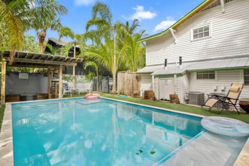 Modern 2BR 1BA Oasis Heated Pool N Downtown