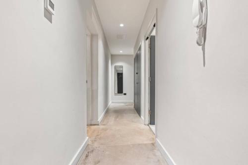Stylish 2-Bed Apartment in Digbeth with Parking, Fast Wi-Fi, Guests 6, Birmingham (photo 8)