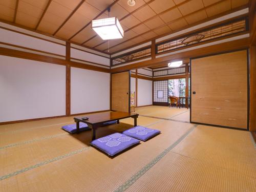 Deluxe Japanese-Style Room