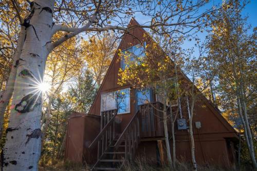 . Peaceful A-Frame Cabin - Great Views with Hot Tub