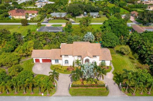 Sawgrass Estates – khách sạn tại Plantation