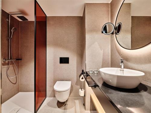 room detail thumbnail 2