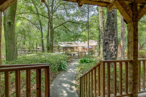 Golfers Getaway Hephzibah Home with Pool Access in โอลด์ ซาแวนนาห์