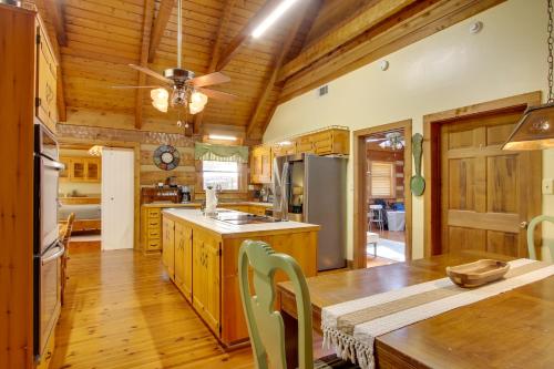 Golf and Hike Nature Escape with Sauna in Hephzibah in โอลด์ ซาแวนนาห์