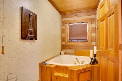 Golf and Hike Nature Escape with Sauna in Hephzibah in โอลด์ ซาแวนนาห์