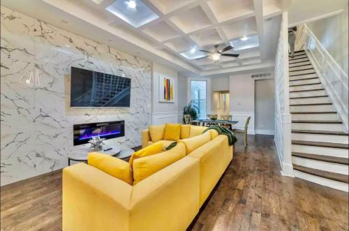 Bronzeville 42 Art & Hospitality in Grand Boulevard