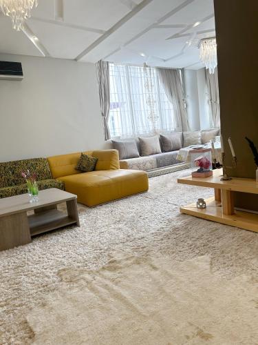 Grand appartement familial à 8 min de la plage espace & confort garantis ! (Grand appartement familial a 8 min de la plage espace & confort garantis !) in 레 아미칼레스