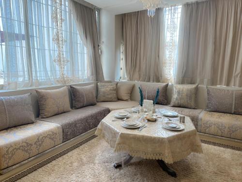 Grand appartement familial à 8 min de la plage espace & confort garantis ! (Grand appartement familial a 8 min de la plage espace & confort garantis !) in 레 아미칼레스