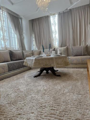 Grand appartement familial à 8 min de la plage espace & confort garantis ! (Grand appartement familial a 8 min de la plage espace & confort garantis !) in 레 아미칼레스