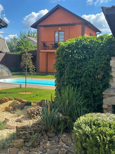 Стильний котедж для родини та друзів - басейн, сауна (Стильнии котедж для родини та друзів - басеин, сауна) in 佩先卡村