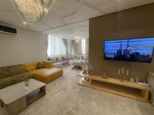 Grand appartement familial à 8 min de la plage espace & confort garantis ! (Grand appartement familial a 8 min de la plage espace & confort garantis !) in 레 아미칼레스