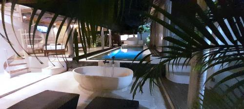 PROMO! Private Vacation Rentals Villa, 2 Pools,4 Bedrooms,4 Bathrooms, Bali Seminyak, Bali