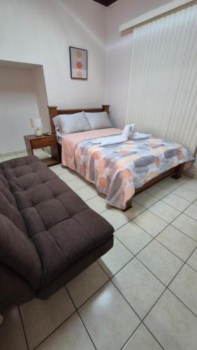 Velaz Guesthouse in Agonia