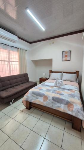 Velaz Guesthouse in Agonia
