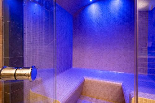 ذا هايلاند كلوب (The Highland Club) in Fort Augustus Town Center