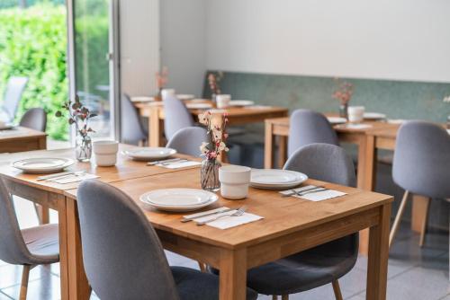 อาหารและเครื่องดื่ม, Hotel Cafe Galerie I Hannover-Garbsen I Free Parking in การ์บเซิน