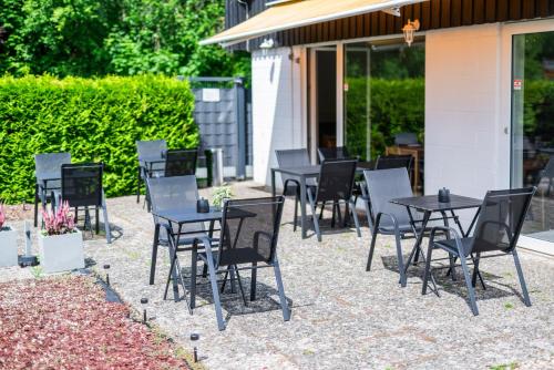 สวน, Hotel Cafe Galerie I Hannover-Garbsen I Free Parking in การ์บเซิน