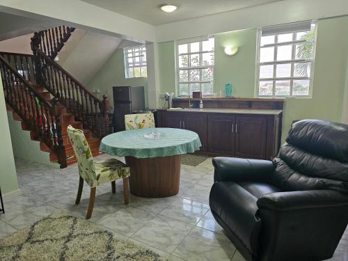 Elegant 2 Bedroom Near Roseau Morne Daniel in Canefield