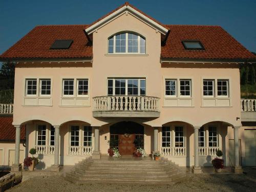 Ieeja, Weingut-Brennerei-Ferienwohnungen Eugen Wissler in Au