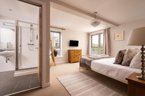 ذا هايلاند كلوب (The Highland Club) in Fort Augustus Town Center