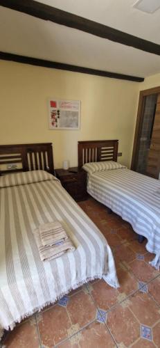 2 twin beds