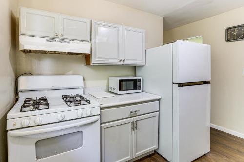2 Mi to The Marketplace Spring Valley Apartment in 春谷