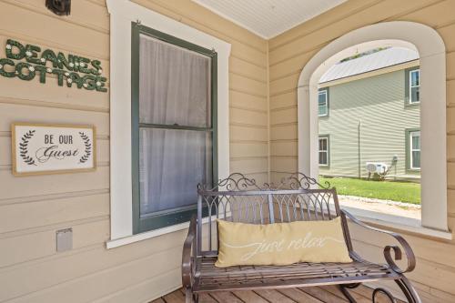 Deannies Cottage in Fredericksburg, USA