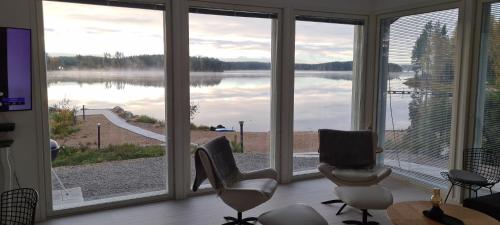 Villa Lakeside Luxe in Parkano