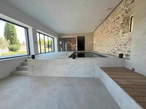 Гореща вана, Maison Casamande & SPA - Luxe et sérénité dans un domaine d'amandiers (Maison Casamande & SPA - Luxe et serenite dans un domaine d'amandiers) in Bouquet
