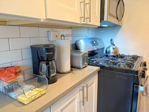 Modern 1BR Gem in Chicago - Kenwood 501 in Hyde Park