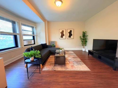 Modern 1BR Gem in Chicago - Kenwood 501 in Hyde Park