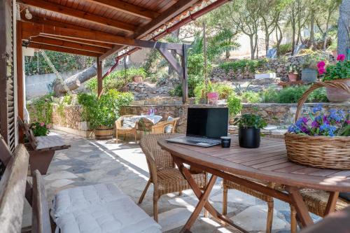 Villa Panorama, peaceful house - sea view in Chamolia (Attiki)