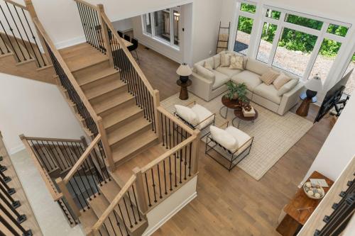 Luxury 4BR Home with Games Room, BBQ and Sunroom