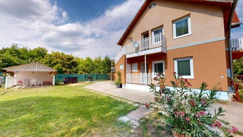 A szálláshely kívülről, Álomház Apartman Balatonszabadi (Alomhaz Apartman Balatonszabadi) in Balatonszabadi