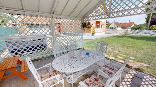 Álomház Apartman Balatonszabadi (Alomhaz Apartman Balatonszabadi) in Balatonszabadi