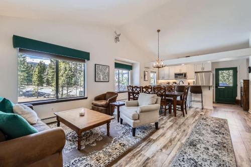 3BD for 10 with Hot Tub & Mountain Views Walk to Slopes – khách sạn tại Khu trung tâm lịch sử