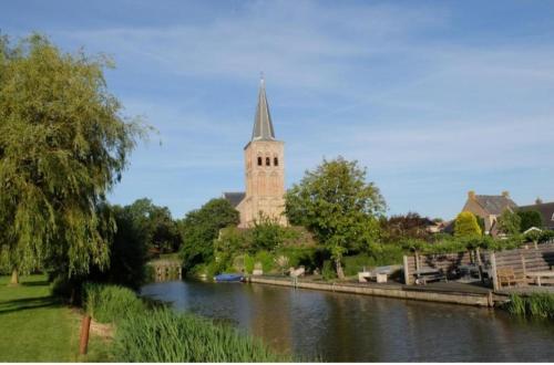 Knus houten huisje Tzummarum in Tzummarum