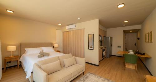 BEE Suites San Jose - Santa Ana in Santa Ana