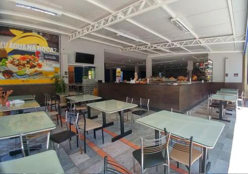 Restaurant, Suite Luxo com Piscinas Quentinhas no Golden Dolphin Resort in Vila Franca