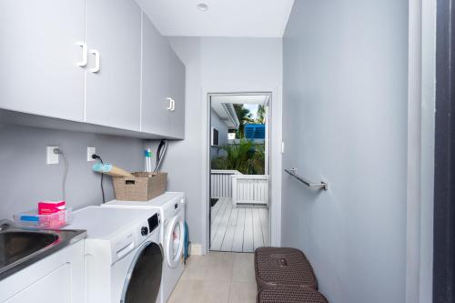 Panama Beachfront Apartments, Rarotonga near مطار Rarotonga الدولي