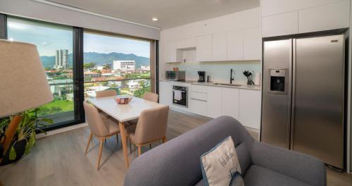BEE Suites San Jose - Escalante near Estadio Ricardo Saprissa Ayma