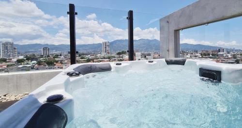 Hot tub, BEE Suites San Jose - Escalante near Estadio Ricardo Saprissa Ayma