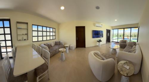 Giving Vibes Chalet in Al Jizah