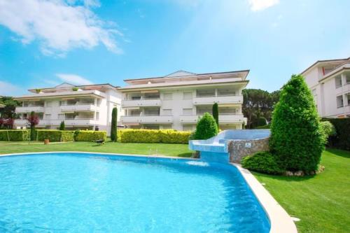 Apartamento con piscina en playa de Pals con AC