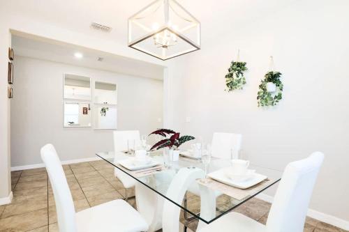 GoldStar Luxury Home in Sun City Center (FL)