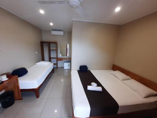 . Dateline Hotel