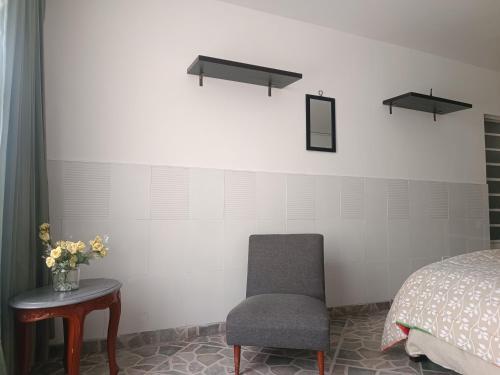 Apartamento pequeño independiente centro de Bogota cerca de todo - image 3