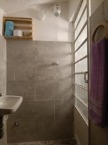 Apartamento pequeño independiente centro de Bogota cerca de todo - image 5