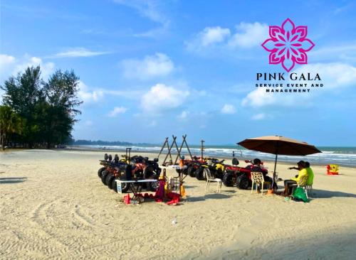 Surrounding environment, Timurbay Sidecation Studio Apartment - Walk to Beach, Enjoy Swiss Garden pool view by PG Management in Balok